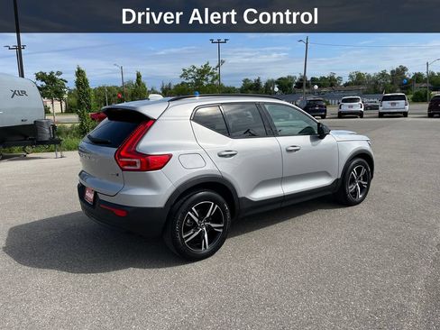 Used 2023 Volvo XC40 B5 Plus AWD/4WD image 6