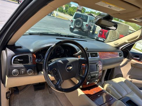Used 2007 Chevrolet Tahoe LTZ w/ LTZ Preferred Equipment Group AWD/4WD image 19