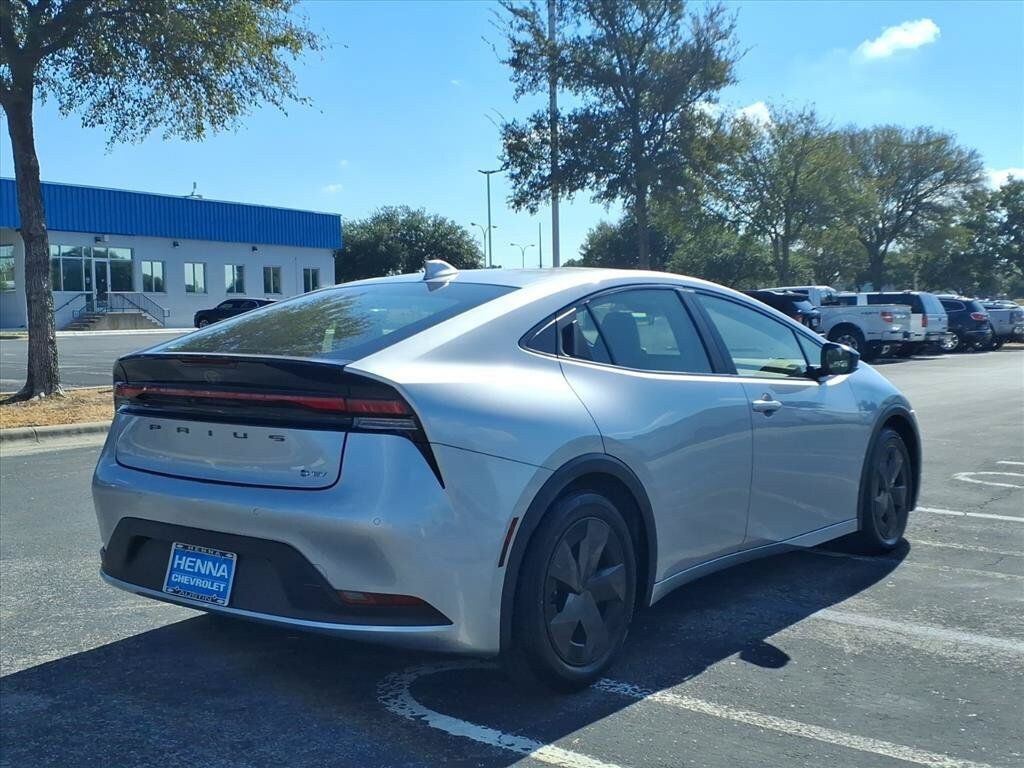 Used 2023 Toyota Prius LE FWD image 5