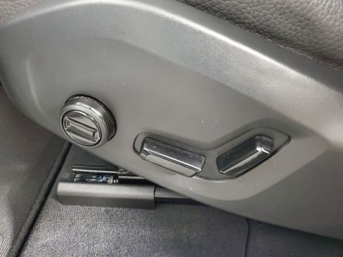 Certified 2025 Volvo XC60 B5 Plus AWD/4WD image 23