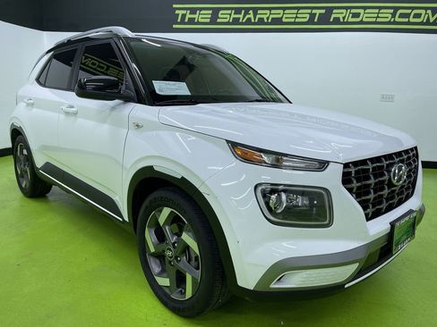 Used 2023 Hyundai Venue Limited image 2
