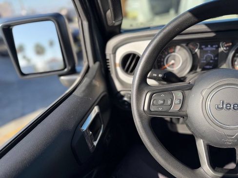 Used 2025 Jeep Wrangler Sport AWD/4WD image 6