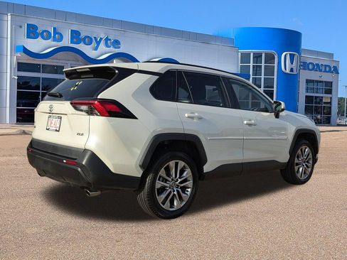 Used 2022 Toyota RAV4 XLE Premium FWD image 5
