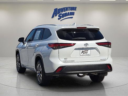 Used 2023 Toyota Highlander XLE image 5