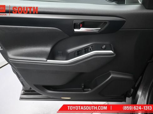 Used 2023 Toyota Highlander XSE AWD/4WD image 25