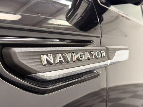 Certified 2022 Lincoln Navigator Reserve AWD/4WD image 17