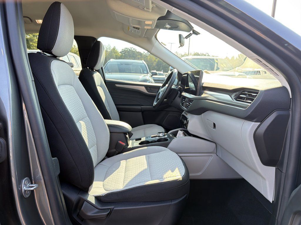 Used 2025 Ford Escape Active w/ Tech Pack #1 FWD image 18