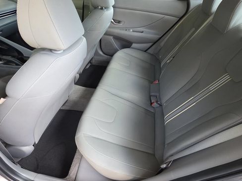 Used 2023 Hyundai Elantra SEL FWD image 7