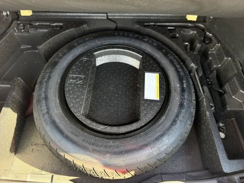 Used 2018 Toyota C-HR XLE FWD image 7