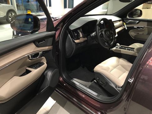 New 2026 Volvo XC90 B6 Plus w/ Protection Package Premier image 9