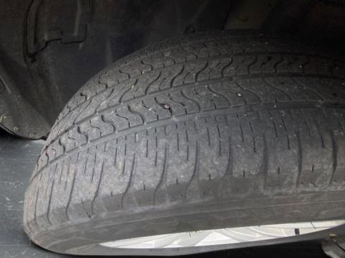 Used 2019 Ford Explorer XLT w/ Equipment Group 202A AWD/4WD image 29