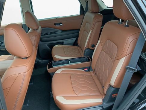 New 2026 Nissan Pathfinder Platinum AWD/4WD image 12