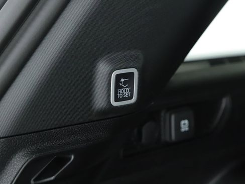 New 2025 Jeep Grand Cherokee Altitude image 19