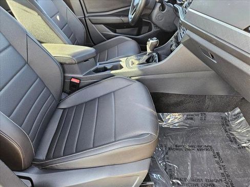 Used 2024 Volkswagen Jetta SE image 18