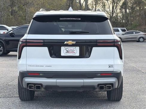 Used 2025 Chevrolet Traverse LT image 8