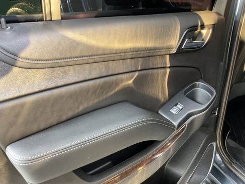 Used 2019 Chevrolet Tahoe LT w/ Luxury Package image 19