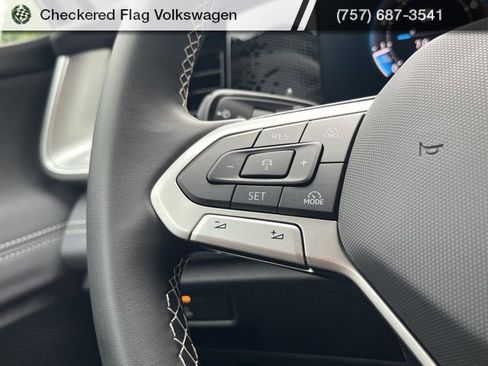 New 2025 Volkswagen Tiguan SE image 34