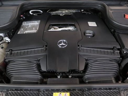 Used 2025 Mercedes-Benz GLS 580 4MATIC image 31