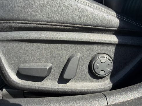 Used 2021 Genesis G70 2.0T w/ Elite Package image 17