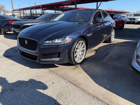Used 2017 Jaguar XF Premium image 2