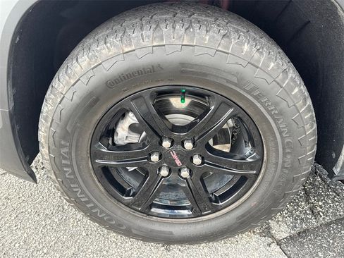 Used 2022 GMC Acadia AT4 w/ Technology Package image 11