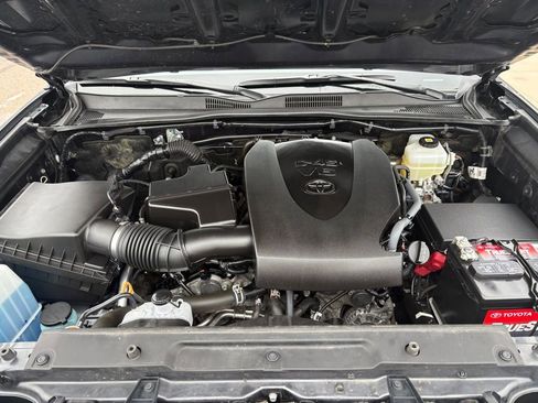 Certified 2021 Toyota Tacoma TRD Off-Road image 8