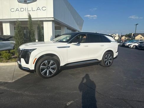 Used 2025 Cadillac Escalade IQ Luxury 2 AWD/4WD image 1