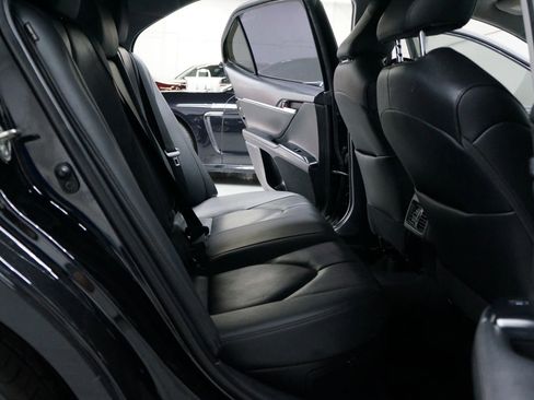 Used 2020 Toyota Camry XLE image 29