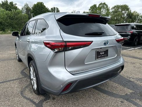 Used 2022 Toyota Highlander Limited AWD/4WD image 12