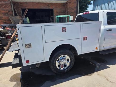 Used 2022 RAM 2500 Tradesman w/ Chrome Appearance Group AWD/4WD image 3