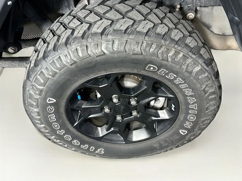 Used 2023 Jeep Gladiator Sport AWD/4WD image 11