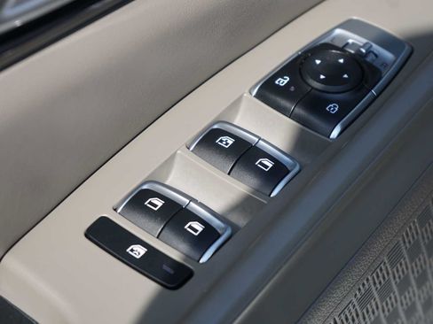 Certified 2026 Kia Carnival LXS FWD image 17