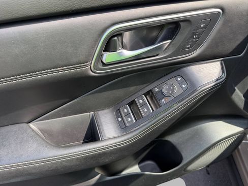Used 2024 Nissan Rogue Platinum w/ Platinum Premium Package FWD image 14