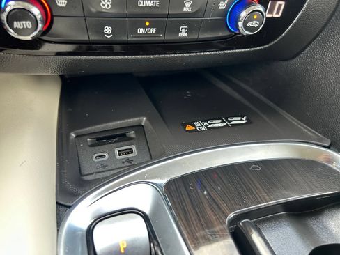 Used 2024 Buick Enclave Essence AWD/4WD image 30