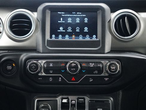 Used 2020 Jeep Wrangler Unlimited Sahara image 17