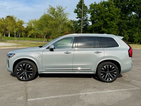 Used 2025 Volvo XC90 T8 Plus w/ Protection Package Premier AWD/4WD image 8