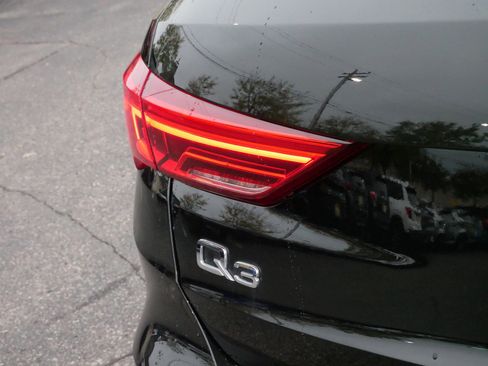 Used 2024 Audi Q3 2.0T Premium Plus w/ Premium Plus Package image 17