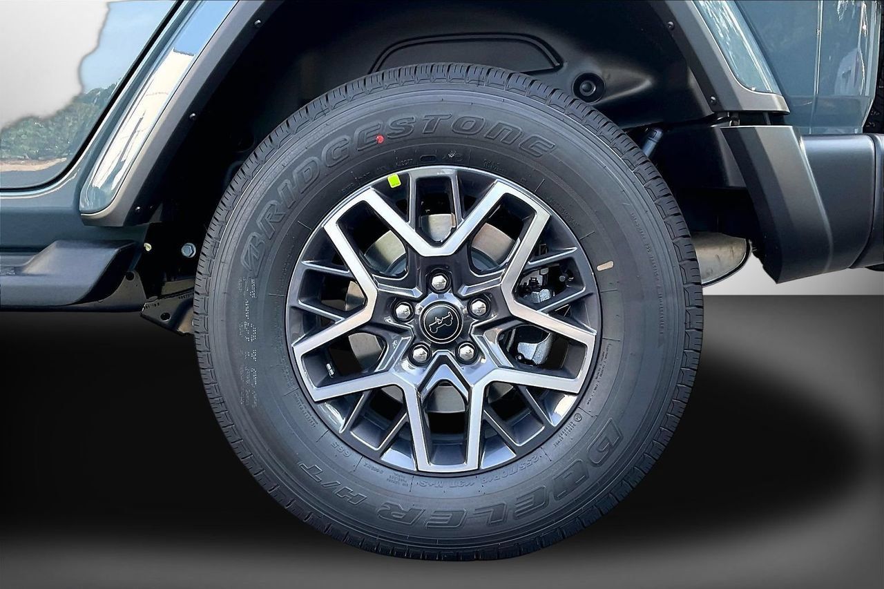 New 2026 Jeep Wrangler Unlimited Sahara AWD/4WD image 33