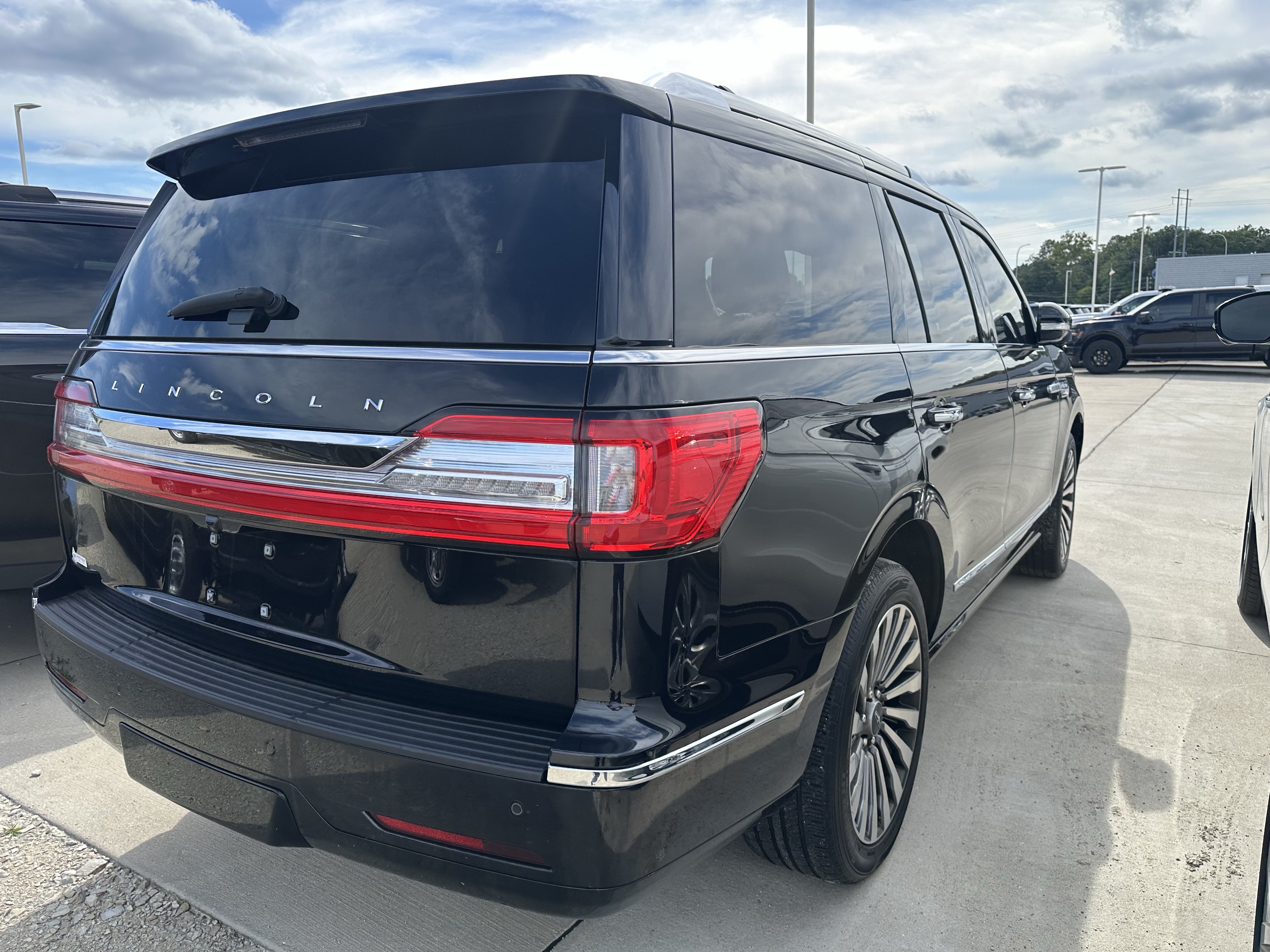Used 2019 Lincoln Navigator Reserve AWD/4WD image 5