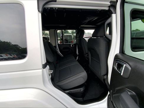 Used 2024 Jeep Wrangler Unlimited w/ Convenience Group AWD/4WD image 15