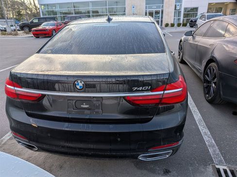 Used 2019 BMW 740i image 3