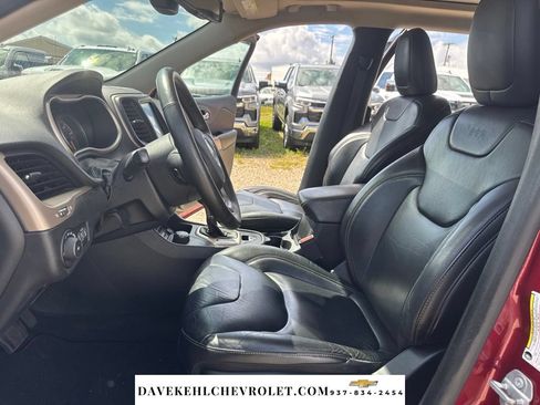 Used 2017 Jeep Cherokee High Altitude AWD/4WD image 25