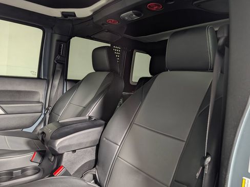 Used 2015 Jeep Wrangler Unlimited Rubicon AWD/4WD image 26