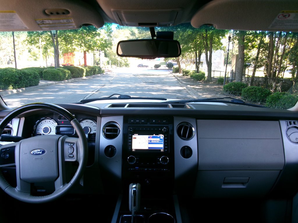 Used 2012 Ford Expedition Limited AWD/4WD image 16