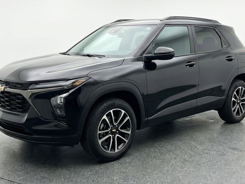 Used 2025 Chevrolet TrailBlazer LT w/ Driver Confidence Package image 3