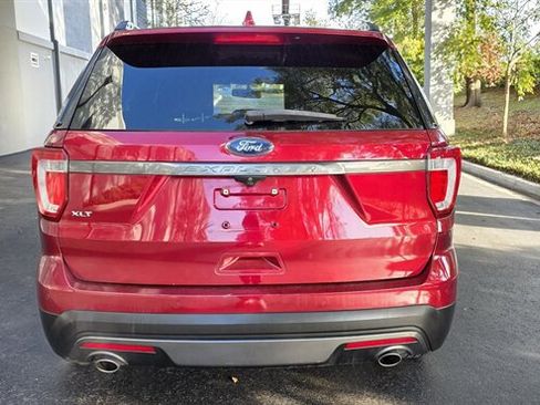 Used 2017 Ford Explorer XLT w/ Equipment Group 202A image 8
