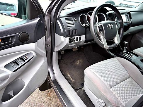 Used 2014 Toyota Tacoma PreRunner image 15