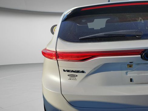 Certified 2023 Toyota Venza XLE image 13