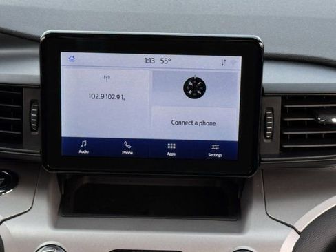 Used 2024 Ford Explorer XLT image 32