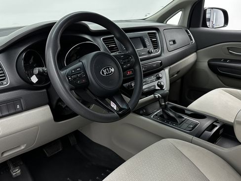 Used 2018 Kia Sedona LX image 8